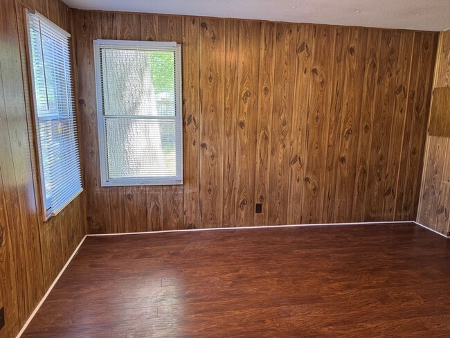 Building Photo - Two Bedroom Single Wide in Troutman