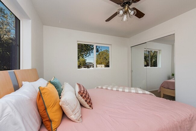 Building Photo - 3526 N Santa Rita Ave