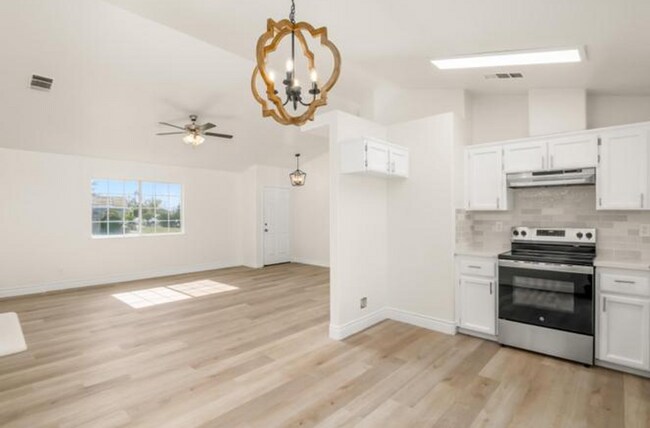 Building Photo - Spacious 3-Bedroom Home in Quiet Northwest...