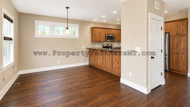 Building Photo - *** Beautiful *** 3 Bed 2 Bath house in Alder Creek