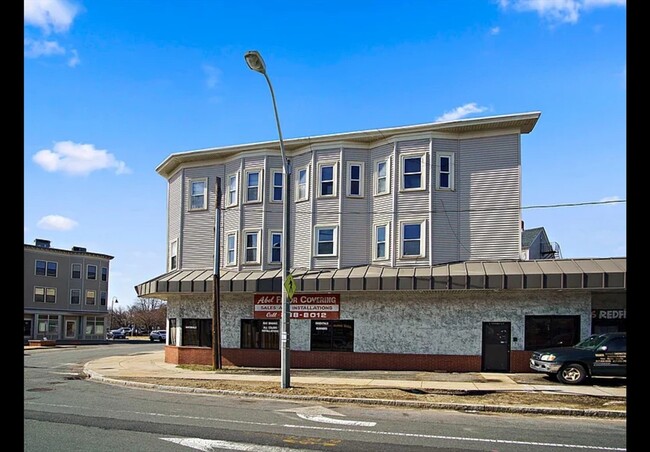 Building Photo - 2 Redfield St