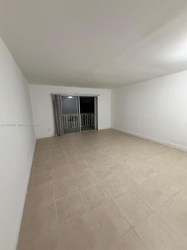 Building Photo - 15205 NE 6th Ave