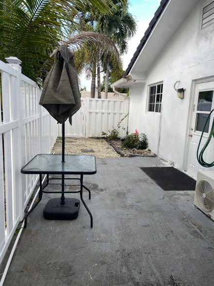 Building Photo - 8846 NW 27th St