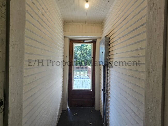Building Photo - 907 N Faulkner St