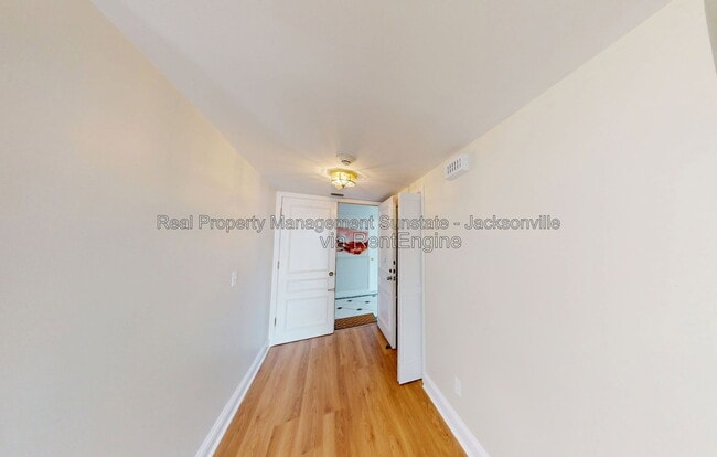 Building Photo - 1596 Lancaster Terrace