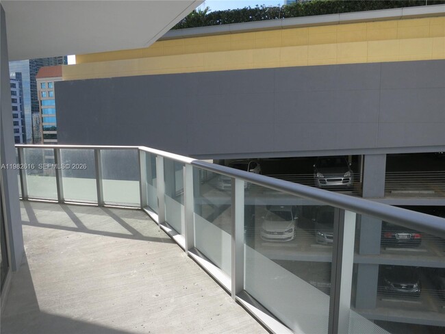 Building Photo - 1300 Brickell Bay Dr