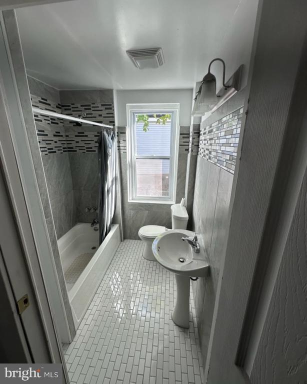 Building Photo - 519 5th St