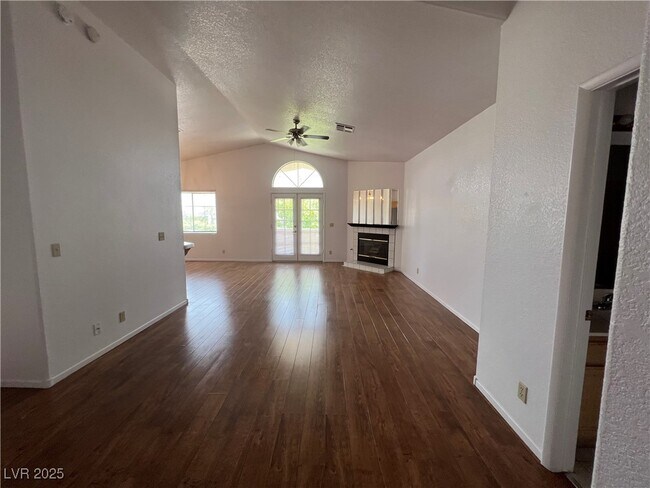 Building Photo - 8301 Boseck Dr