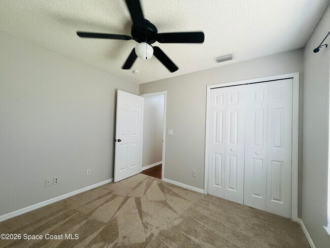 Building Photo - 829 Honeysuckle Dr