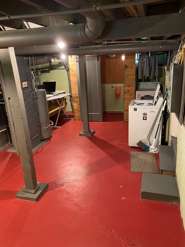 Building Photo - 7405 N Burrage Ave