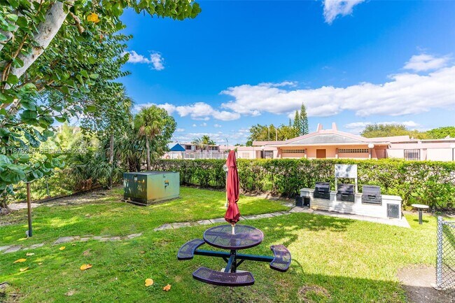 Building Photo - 13951 Kendale Lakes Cir