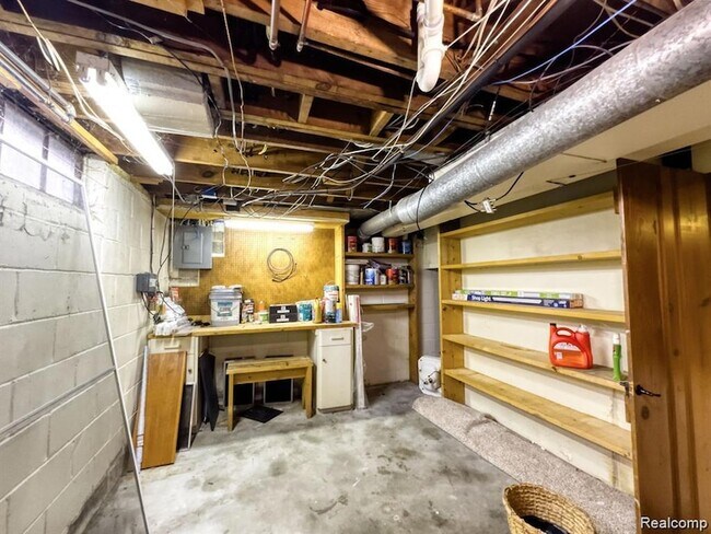 Building Photo - 806 N Altadena Ave