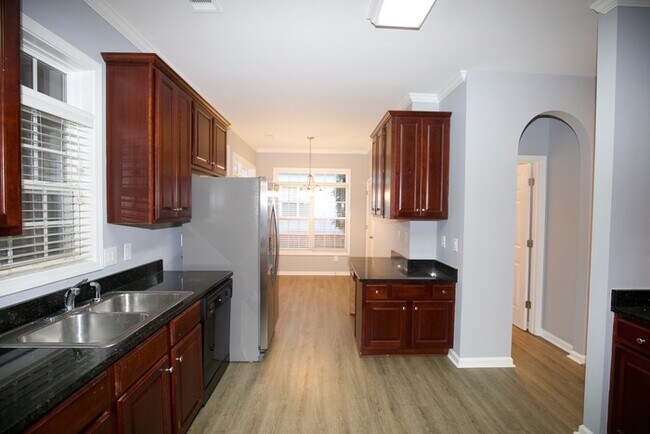 Building Photo - 7897 The Lakes Point