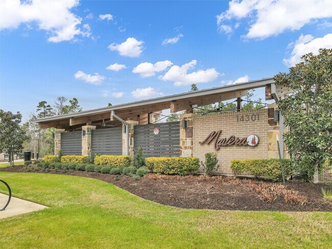 Building Photo - 16435 Big Hickory Dr