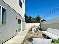 Building Photo - 1002 E 33rd St