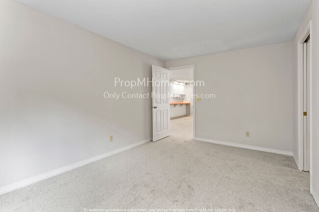 Building Photo - Lake Oswego Two Bedroom Home - New Updated Kitchen Coming Soon!