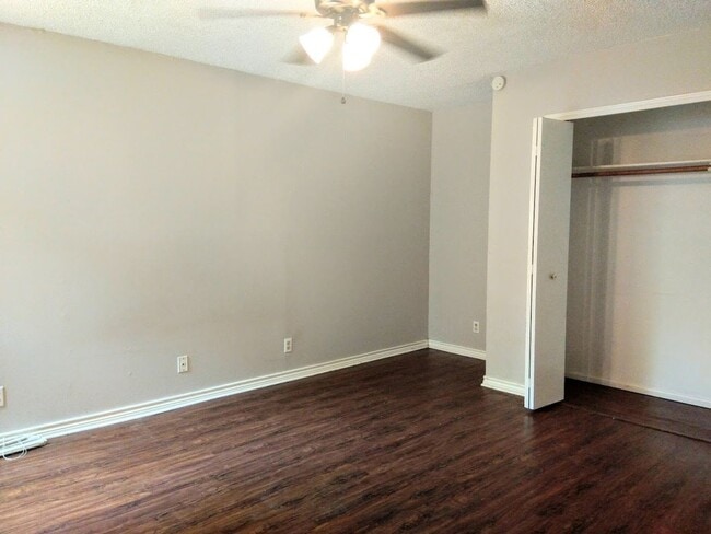 Building Photo - Two Bedroom Two Story Townhome In Amazing ...