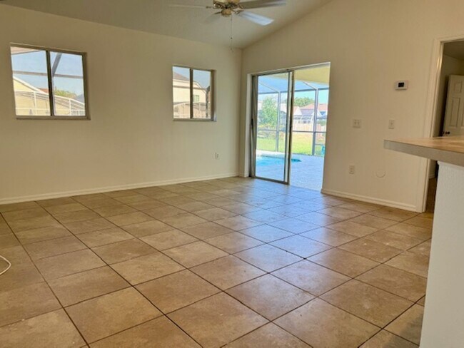 Building Photo - 838 Hillcrest Dr