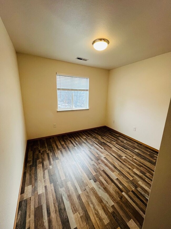 Building Photo - Amazing 3 Bed 2.5 Bath - Townhouse