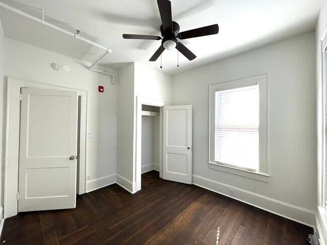 Building Photo - Renovated Historic One Bedroom Apartment D...