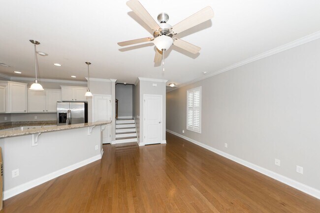 Building Photo - 4 Bedroom 3.5 Bath Townhouse in Kingsbridge at Park West - Mt Pleasant