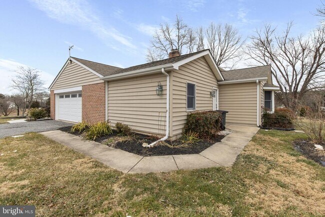 Building Photo - 2713 Wesleyan Dr