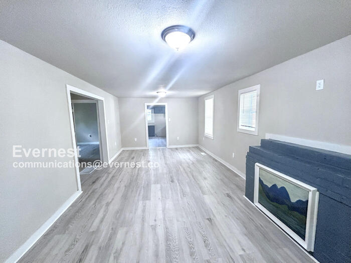 Building Photo - 317 5th Way