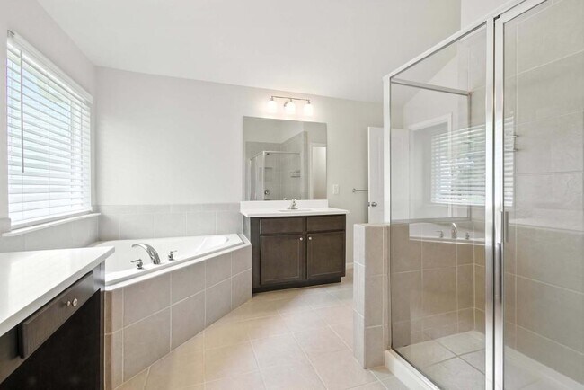 Building Photo - 6215 Vista Crossing Way