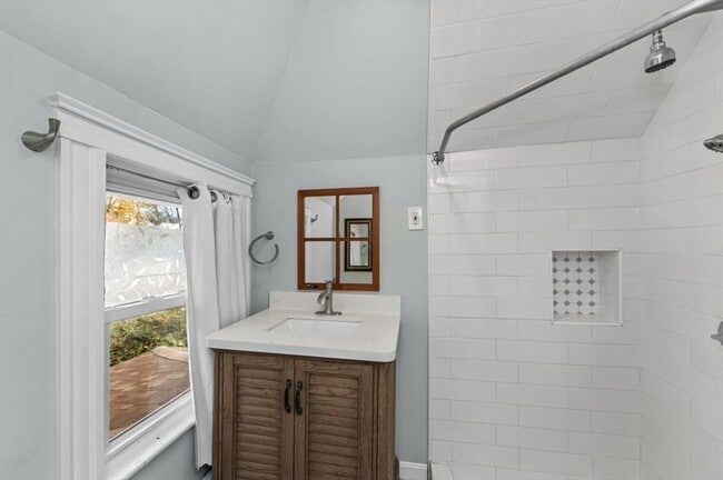 Building Photo - 537 Park Ave