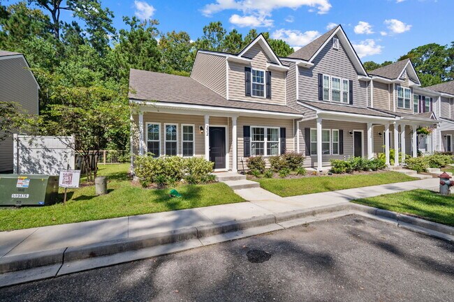 Building Photo - 3 Bedroom 2.5 Bath home in Azalea Square