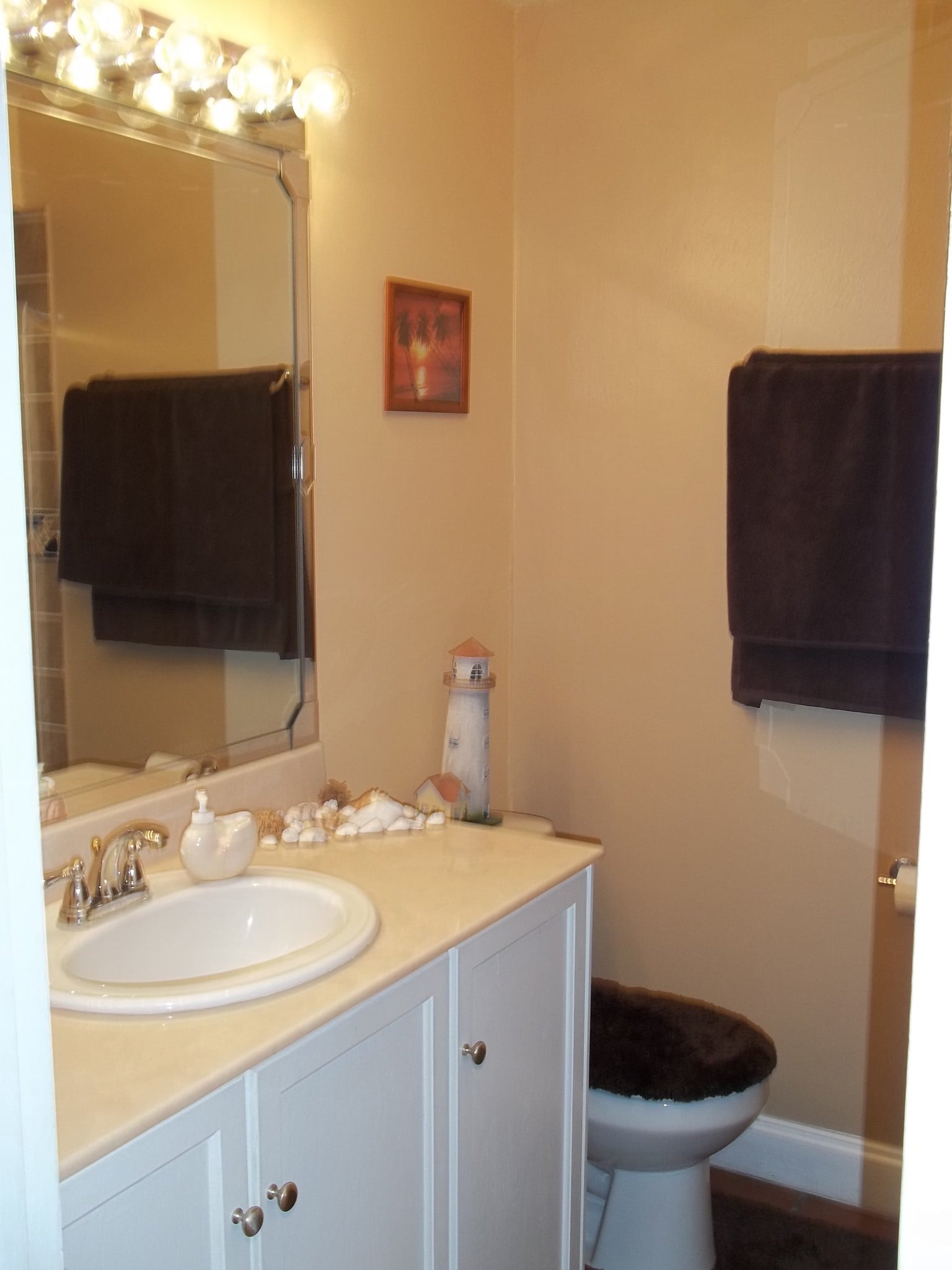 guest bathroom - 1475 Curlew Ave