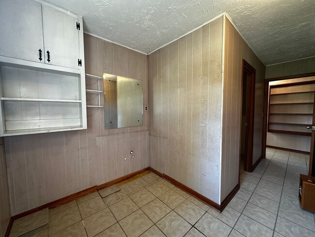 Building Photo - **Move-In Special !! 3 bed/ 2 bath rancher...