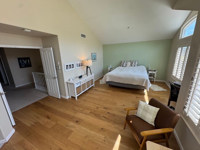 Building Photo - 5 bed 3 bath Gated Community in Union City...