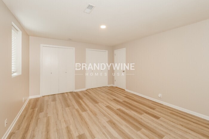 Building Photo - 402 Maple Ave