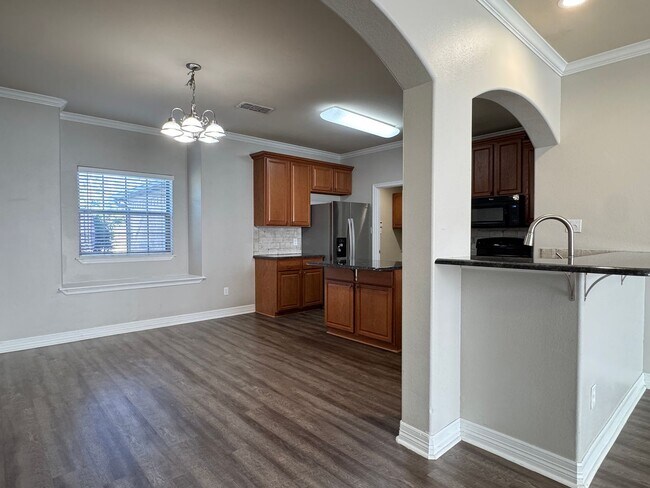 Building Photo - 5805 Thompson Pl