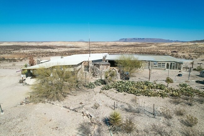 Building Photo - 400 N Smiling Dog Trail