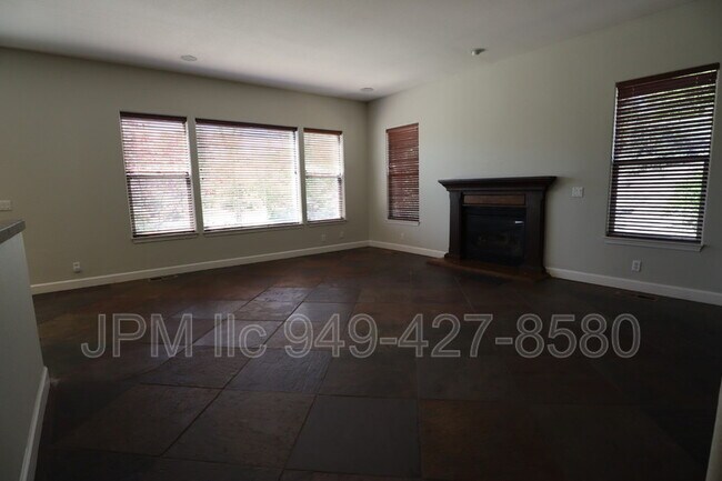 Building Photo - 3000 Granite Pointe Dr