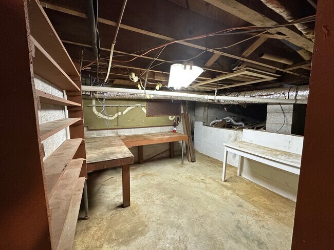 Basement - Workshop - 5538 Rich Rd