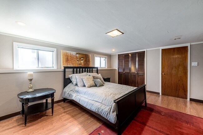 Building Photo - Coming Soon! Lovely Redwood Heights Home w...