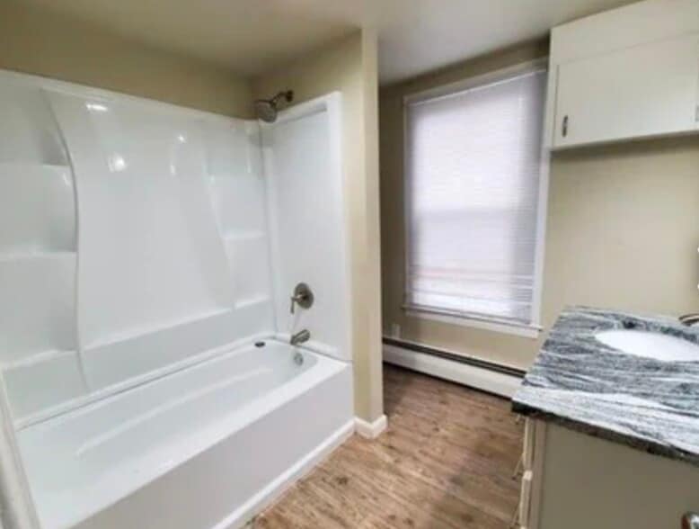 Building Photo - 627 7th Ave S