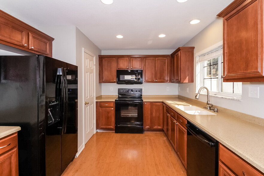 Building Photo - 6323 Magnolia Trails Ln