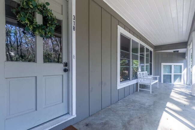 Building Photo - 318 SW 27th St