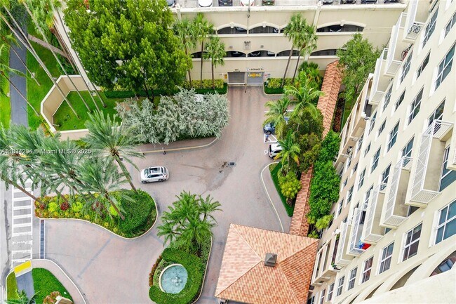 Building Photo - 19501 W Country Club Dr