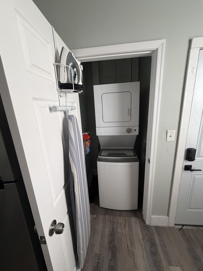 Building Photo - 829 E 27th St