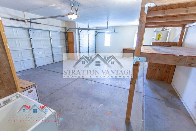 Building Photo - 16627 W McKinley St