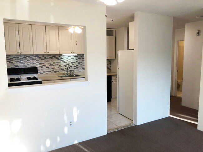 Building Photo - 395 Merrimack St