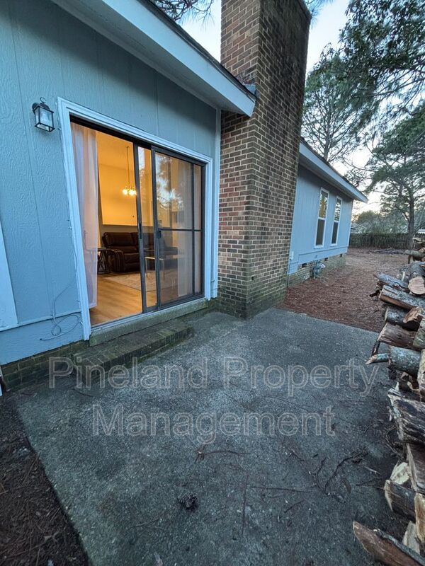 Building Photo - 2012 Lakemeadow Dr
