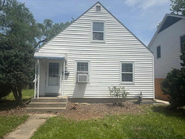Primary Photo - 825 McKinnie Ave