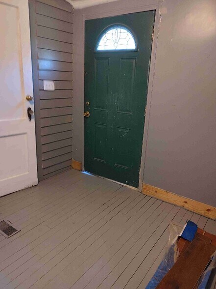 Building Photo - 8155 Columbus Rd