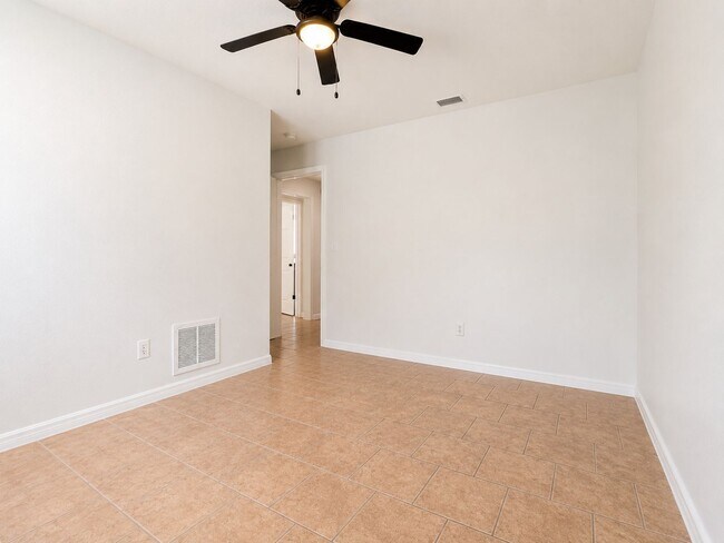 Building Photo - Beautifully Renovated 3 Bedroom • 2 Bathroom Home in Largo, Florida
